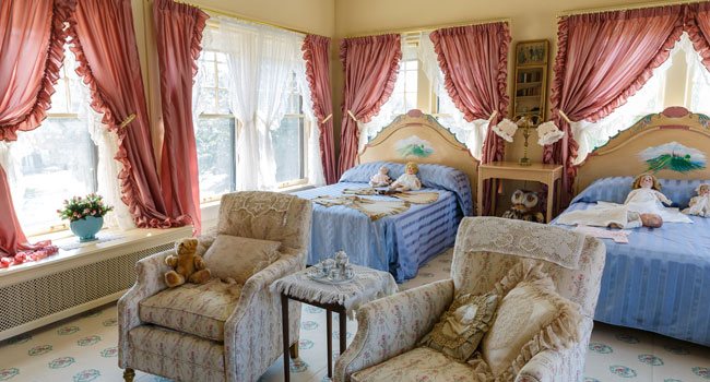 Frank Phillips' adopted daughters' bedroom