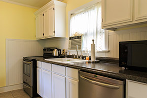 The bridal suite includes a full kitchen, including oven, electric kettle, dishwasher, and microwave